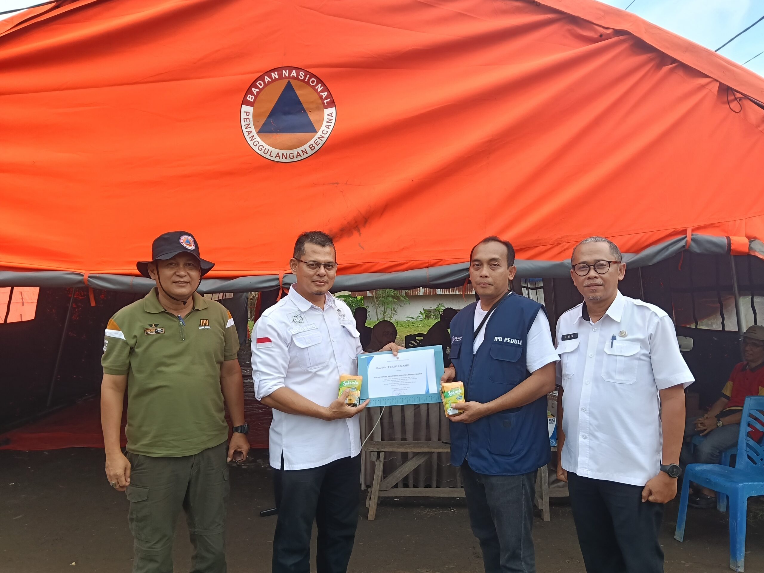 3.300 Emergency Food dari IPB untuk Korban Bencana Sumbar